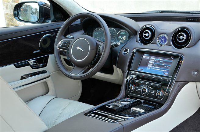 https://wcar.sets.lv/cars/Jaguar/XJ sedans/8ffd8d3c353bbe1c9ba588be4a118a83.jpg